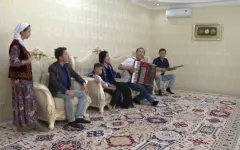 Семья музыкантов из Мангистау готовится к конкурсу «Мерейлі отбасы»