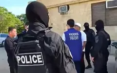 Обыски провели в Мангистау: задержаны трое, изъяты два авто и крупная сумма денег