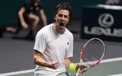 Казахстанец яростно сразился за победу в матче на Ролан Гаррос