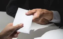 Склонение к даче взятки в 50 млн тенге обернулось лишением свободы для жителя Алматы