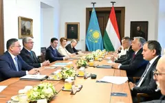 Касым-Жомарт Токаев провел переговоры с Виктором Орбаном