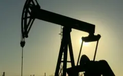 Цена на нефть падает на мировых биржах