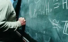 Учитель ткнул школьника в Павлодаре: полиция не нашла нарушений и прекратила дело