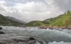 Школьница упала в реку при фотосессии в горах Алматы