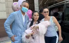 Баян Алагузова показала архивные семейные фото в честь важного события