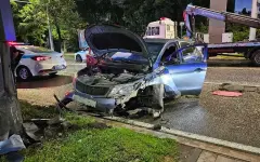 Столкновение с опорой светофора: две девушки пострадали в утренней аварии в Алматы