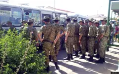 В Туркменистане срочников заставляют работать на хлопковых полях, они дезертируют