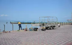 Берег Алаколя облагораживают после критики отдыхающих
