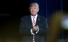 Трамп с иронией отреагировал на пощечину Макрону от жены