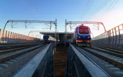 Несколько поездов задержали из-за машины, брошенной на рельсах близ Шымкента