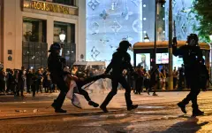 Беспорядки во Франции после победы ПСЖ: сотни машин подожжены, два человека погибли, 190 - ранены