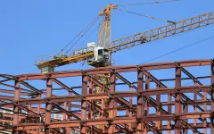 12 строительных компаний в Мангистау приостановили работу после вмешательства прокуратуры