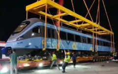 В Астану доставили первые два состава LRT