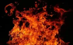 В Алматы во время крупного пожара в доме нашли обгоревшее тело