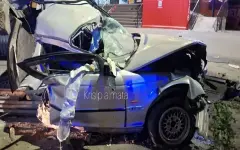 В Алматинской области авто на скорости протаранило остановку: есть погибшие