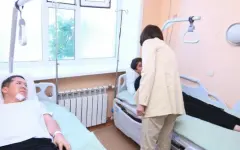 Министр здравоохранения посетила врачей, пострадавших от нападения