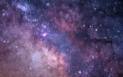Необычные светящиеся объекты заметили в небе над Египтом