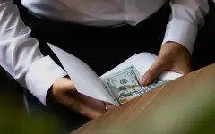 Житель ЗКО отдал мошенникам 200 млн, а спустя три года – еще 90 миллионов