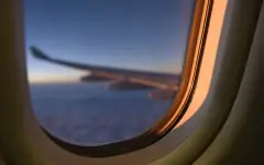 Эксперт объяснил чудесное спасение пассажира разбившегося самолета в Индии