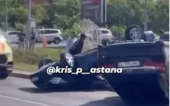В Астане столкнулись и перевернулись авто, есть пострадавшие