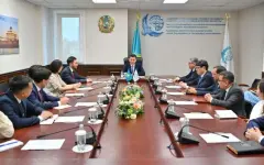 Госсоветник представил коллективу КИСИ нового директора