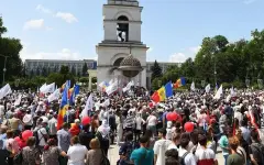 Мероприятия ЛГБТ и религиозных активистов со скандалом провели в Молдове