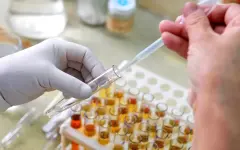 Женщина вернулась из Таиланда с червем, поселившимся в ее ноге