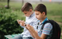 Детскую SIM-карту для безопасного доступа в интернет запустили в Казахстане
