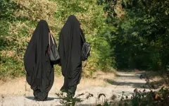 Запретят ли паранджу и никаб в Казахстане — сенатор