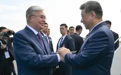 Касым-Жомарт Токаев тепло попрощался с Си Цзиньпином в аэропорту