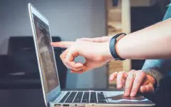 Соцсети желающих учиться в США будут проверять