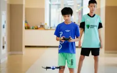 Школьники Астаны собирают дроны и изучают VR-устройства