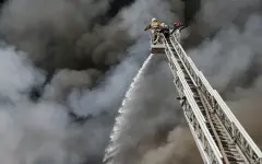 Поселок под Алматы заволокло едким дымом с горящего мусорного полигона