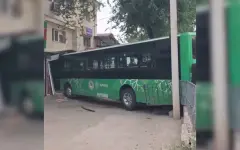 Автобус врезался в здание в Алматы
