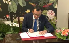 Ашимбаев встретился с президентом и спикером парламента Сингапура