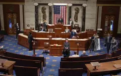 Конгресс США отклонил импичмент Трампу