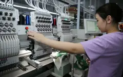 С весны затих фабричный шум