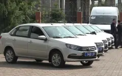 Служебные автомобили и награды получили сотрудники полиции