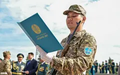 Казахстанцам начнут присылать повестки в армию по SMS