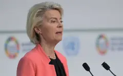 Вотум недоверия Урсуле фон дер Ляйен поддержали 74 евродепутата