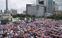 Протестующие в Бангкоке требуют отставки Премьер-министра