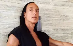 Пожилой модельер решил продавать снимки своих ног на OnlyFans