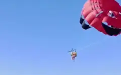 Потерявшая сознание туристка несколько минут летала на парашюте над морем в России