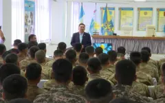 Депутат Мажилиса пообщался с военнослужащими