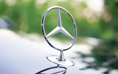 Плавающий Mercedes в Алаколе стал звездой Казнета