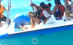 Шесть подростков застряли на катамаране на озере Алаколь