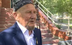 Пожилой павлодарец 14 лет копил на паломничество, а деньги отдал детям