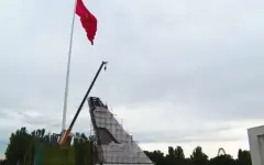 Новый памятник Манасу устанавливают на главной площади Бишкека