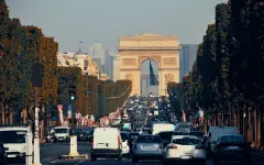 Во Франции мужчина забыл жену на заправке по дороге в отпуск