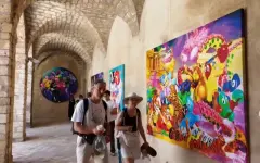 Картины Филипа Колберта украсили итальянский Эриче